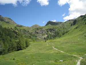Il sentiero dopo le Baite di Mezzeno