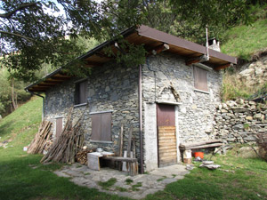 La prima casa che troviamo uscendo dal bosco