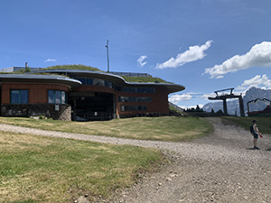 La stazione della funivia accanto al Ristorante Bullaccia