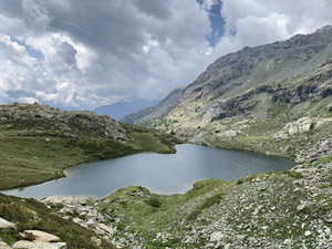 Il Lago Nero dalle forme sinuose
