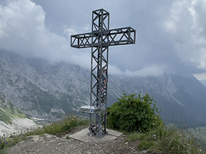 La croce sulla vetta del M. Campioncino (m. 2102)