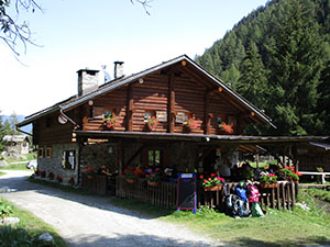 La parte retrostante del Rifugio Campovecchio