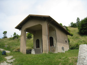 Chiesetta lungo il percorso da Monte di Nese