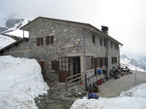 Il Rifugio Capanna 2000 in versione invernale