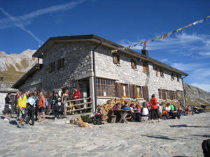 Il Rifugio Capanna 2000 in versione estiva