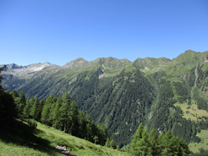 Panorama verso la sponda opposta della valle