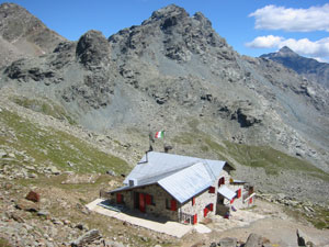 Il rifugio dalla Bocchetta delle Forbici