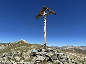 Crocefisso sul largo crinale