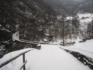 1 ITINERARIO CON LA NEVE - Il ponte dopo il Ristoro Giabi