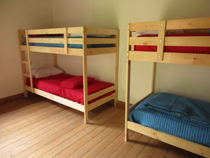 Interno del bivacco: i letti