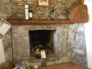 Interno del bivacco (camino)