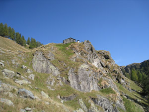 Lo sperone su cui sorge l`Alpe Crotto