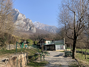 Tavoli davanti alla Baita Cavagiozzo