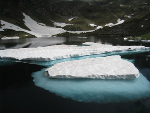 Iceberg sul Lago Cernello