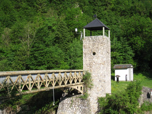 Ponte sul Brembo e torretta