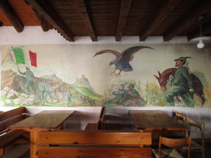 Affresco allˈinterno del bivacco