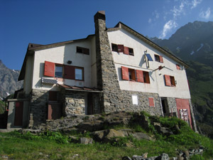 Il Rifugio Coca (vista laterale)