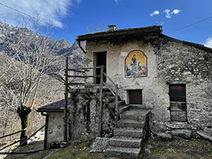 Avedee, vecchia cascina con affresco (m. 770)