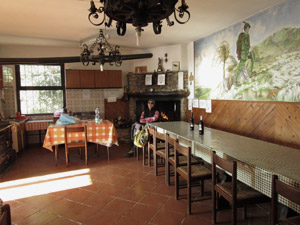 Il locale con cucina e sala pranzo