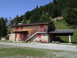 Passiamo nei pressi del Rifugio Colomb