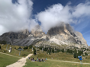 Sasso Levante, Cinque Dita e Spallone del Sassolungo seminascosti dalle nuvole