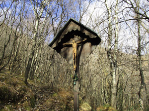 Un crocefisso nel bosco