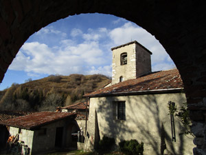 Il Santuario vista da unˈarcata