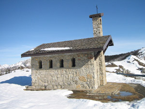 La cappellina accanto al rifugio