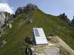 Pannelli solari. Veduta lato est del passo