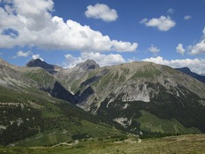 Panorama verso la Corna dei Cavalli e il Motto