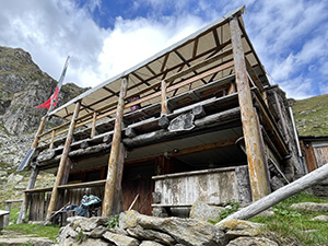 Arriviamo al Rifugio Crespi Calderini