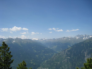 Panorama. Al centro il Bernina