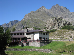 Il Rifugio Cur e il Pizzo Coca