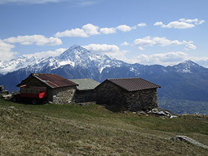 Ultime baite a Piazza Lunga con vista sul Legnone