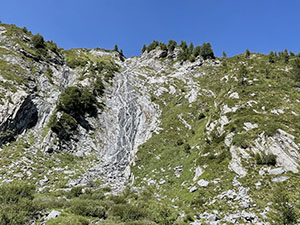 Cascata. Saliremo alla sua destra.