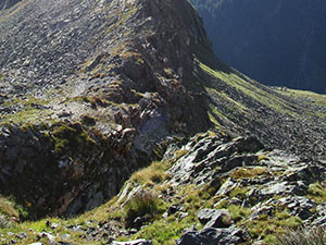 Veduta dal rifugio sulla paretina di II grado da superare da destra verso sinistra