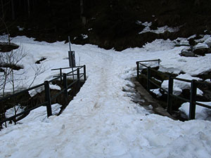 Il Ponte innevato sul Rio Fiume