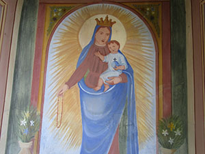 ... con affresco raffigurante una Madonna con Bambino