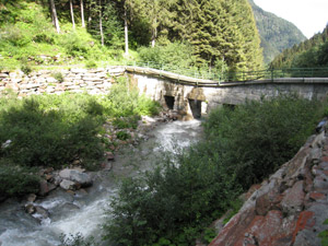 Il ponte sul Medrasco a Tecce