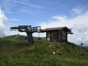 Arrivo seggiovia di fronte al rifugio