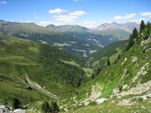 Uno sguardo a valle dal bivacco