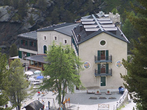 Partiamo dal parcheggio del Rifugio Forni