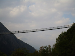 Il Ponte nel Cielo visto dalla strada che scende alla Diga Colombera