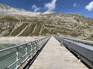 Sopra alla diga del Lago Pantano
