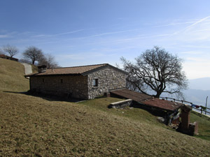 Il retro del rifugio