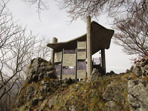 La cappella in cima al M. Zucco