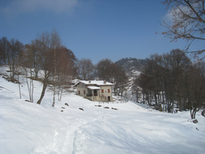 Arrivo al rifugio con la neve