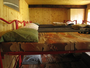 Una delle camere del rifugio