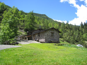 Il prato davanti al rifugio