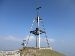 Campana e croce in vetta al M. Bronzone